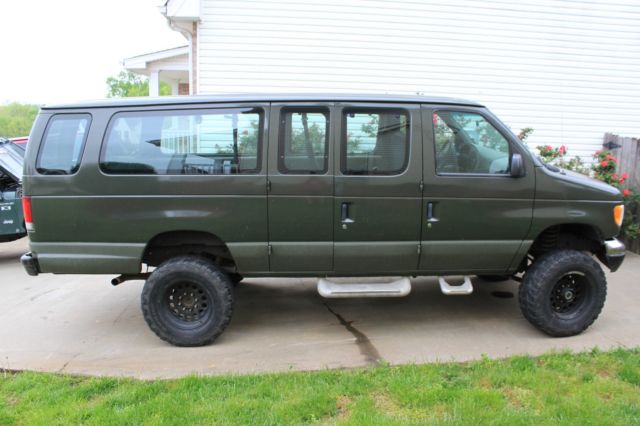 4x4 15 passenger van